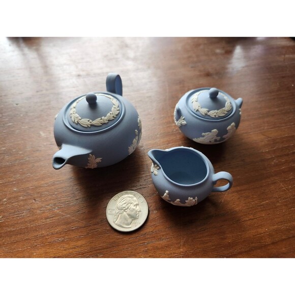 Wedgwood Miniature Tea Set 1:12 Scale Blue Jasperware Dollhouse No Box - Picture 12 of 12